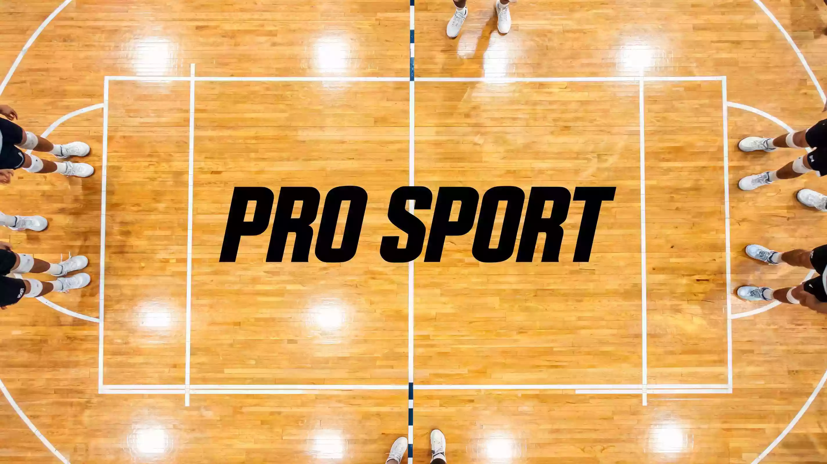Logo del naming sponsor sul campo di gioco durante una partita di pallavolo