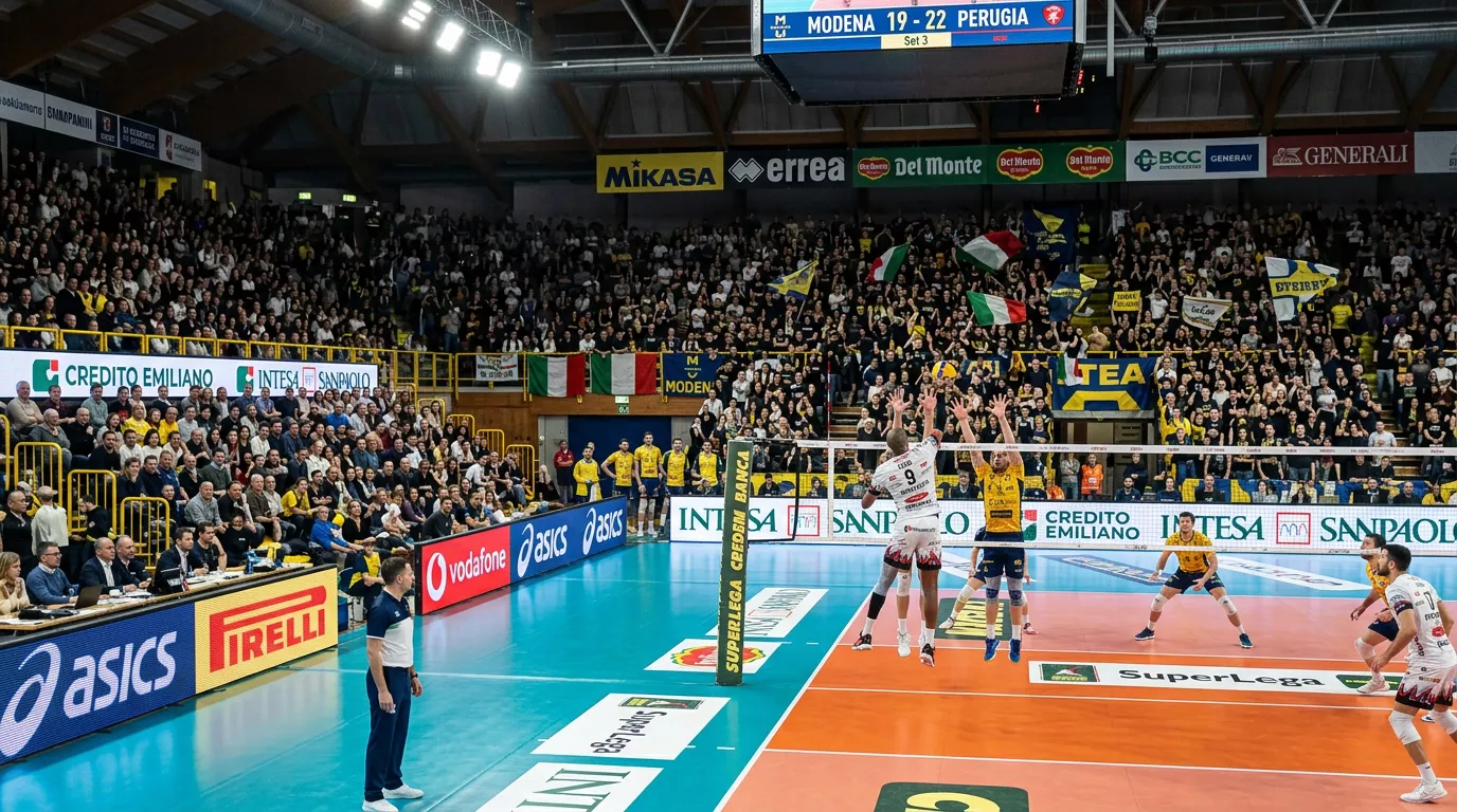Palazzetto della SuperLega con sponsor visibili durante una partita di pallavolo